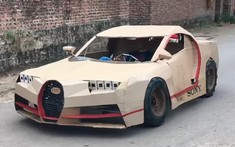 Hài hước các chàng trai Việt Nam tự chế siêu xe Bugatti Chiron nhái bằng bìa cứng