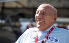 Tay đua huyền thoại Stirling Moss qua đời ở tuổi 90