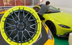Trong lúc chờ bàn giao siêu phẩm McLaren Senna, doanh nhân quận 12 độ "nhẹ" hơn 300 triệu đồng cho Aston Martin V8 Vantage
