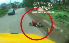 Video: Tài xế xe container đánh lái “xuất thần” cứu sống 3 mẹ con đi xe máy ngã ra đường