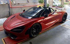 McLaren 720S Spider màu đỏ độc nhất Việt Nam lần đầu dạo phố để đi làm đẹp