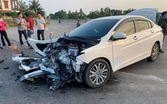 Quảng Bình: Honda City do nữ lái tông vào đuôi xe bồn khiến đầu xe nát bét, người lái không bị thương