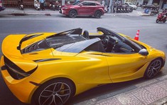 Đây chính là chiếc McLaren 720S Spider đầu tiên lăn bánh trên đường phố Việt Nam