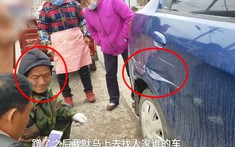 Ông lão chạy xe 3 bánh nhất quyết đợi chủ xe ô tô ra để đền chi phí sửa xe