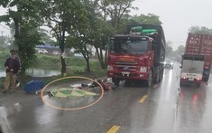Hà Nội: Xe máy tông trực diện vào xe tải, một người tử vong tại chỗ