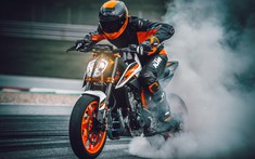 KTM 890 Duke R với 4 chế độ lái, sức mạnh 121 mã lực chuẩn bị được bán chính thức ra thị trường