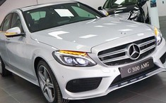 Đại lý thanh lý loạt xe Mercedes-Benz đời cũ, có chiếc rẻ hơn tới 400 triệu đồng