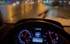 Tài xế ngu ngốc lái chiếc Mercedes-AMG G63 nhanh hơn 200 km/h trong thành phố và rồi gặp nạn