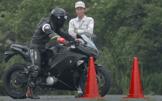 Mô tô điện Kawasaki EV Endeavor sắp ra mắt có màn thể hiện sức mạnh cực ấn tượng trên đường đua