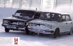 Chứng kiến người Nga mạo hiểm hàn chặt 2 chiếc xe với nhau và rồi... drift