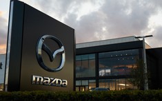 Mazda thay dầu và vệ sinh xe miễn phí cho các nhân viên y tế trong mùa dịch Covid-19