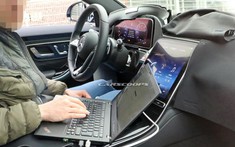 Mercedes-Maybach S-Class 2021 lộ ảnh nội thất với 2 màn hình "siêu to khổng lồ"