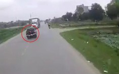 Giật mình với video xe bán tải Mitsubishi Triton lấn làn, suýt đối đầu xe container trên quốc lộ 39