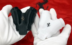 Tạm dừng lắp siêu xe, Ferrari mở cửa nhà máy để sản xuất van ống thở giữa đại dịch Covid-19