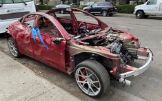 Tàn tạ như thế này, thế nhưng chiếc Tesla Model 3 2020 này vẫn chạy được và đang mời người mua