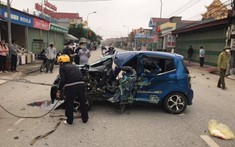 Nam Định: Kia Morning tông lật xe 3 bánh chở sắt, ít nhất 3 người bị thương