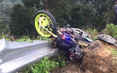 Va chạm với xe máy trên đèo Tam Đảo, ô tô lao xuống vực sâu 200 m, 4 người tử vong