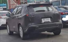 Lần đầu bắt gặp Toyota Corolla Altis phiên bản crossover trên đường phố