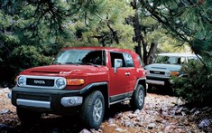SUV cỡ trung Toyota FJ Cruiser hóa ra vẫn bám trụ trên thị trường với thiết kế 14 năm không đổi