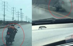Video: Đi xe máy mà "núp gió" như chạy mô tô phân khối lớn, thanh niên tông vào dải phân cách cứng