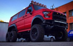 Ford RaptorBus 6x6 - Chiếc xe van 6 bánh phong cách Raptor điên rồ tới từ nước Nga