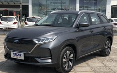 Oshan X7 EV - SUV điện với chi tiết "ống xả giả" lạ lùng ra mắt thị trường ở giá 562 triệu đồng