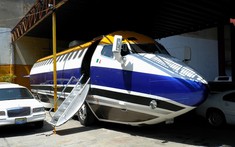 Boeing 727 Jet Limo - Chiếc limousine độc nhất vô nhị với thân vỏ máy bay dài 16 mét