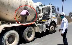 Video: Chỉ có thể là Ấn Độ mới nghĩ ra việc nhét 18 người trong thùng trộn bê tông để đi "du lịch"