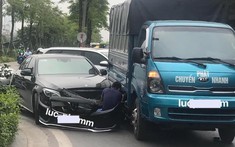Hà Nội: Vụ va chạm giữa xe tải với xe Mercedes-Benz này khiến cư dân mạng tranh cãi dữ dội