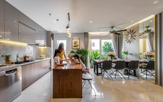 Căn hộ 105m2 ở Sài Gòn thoáng rộng gấp đôi sau khi di dời nhà vệ sinh