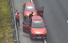 Dừng xe trên cao tốc Hà Nội - Hải Phòng để hút thuốc, 2 người bị phạt 7 triệu đồng