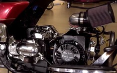 Harley-Davidson Ultra Classic độ động cơ máy cắt cỏ siêu hài hước