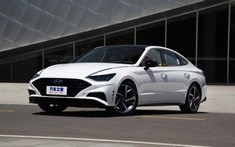 Sedan cỡ trung Hyundai Sonata có thêm phiên bản kéo dài LWB với giá "mềm"