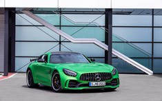 Mercedes-Benz Việt Nam đồng loạt ra mắt 3 mẫu xe thể thao mới, giá cao nhất lên tới hơn 11 tỷ đồng