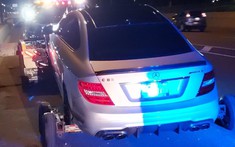 Mượn Mercedes-Benz C63 AMG của bố mẹ, thanh niên 19 tuổi "vít ga" lên đến vận tốc 308 km/h