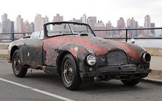 Trông như sắt phế liệu, nhưng chiếc Aston Martin DB2 1952 này vẫn được chào bán hơn 3 tỷ đồng