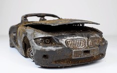 Chứng kiến quá trình phục chế xe mô hình BMW Z4 công phu như phục chế xe thật