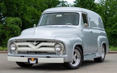 Mất gần 6 tỷ đồng và 8 năm để phục chế nên chiếc Ford F-100 1955 trang bị động cơ V8 này