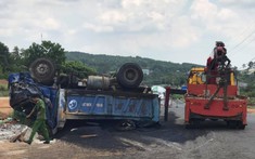 Đắk Nông: Ô tô tải chở nhựa đường lùi trúng xe máy và công nông rồi lật ngửa, 1 người tử vong