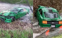 Thanh niên thích thể hiện, drift chiếc Ford Mustang mới mua được 3 ngày trong cơn mưa và cái kết