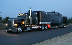 Midnight Rider - Chiếc limousine lớn nhất, nặng nhất và có lẽ là sang chảnh nhất trên đời