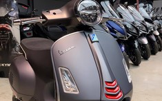 Vespa GTS Super Sport 300 HPE - Xe ga mạnh nhất của Piaggio được bổ sung màu mới cùng giá bán 160 triệu