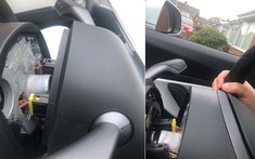 Người dùng Tesla Model 3 mới mua hơn 1 tháng "tá hỏa" khi thấy xe bị rụng vô lăng
