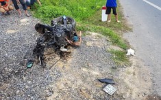 Mô tô phân khối lớn thành đống "sắt vụn" sau cú đâm đấu đầu ô tô trên đường Thái Nguyên - Bắc Kạn