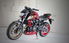 Chiêm ngưỡng mô tô Yamaha MT-07 khoác trên mình "áo giáp" của siêu anh hùng Marvel
