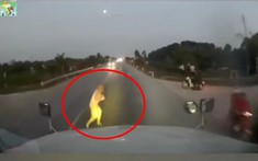 Video: Nổi hết da gà với pha chạy bộ sang đường trước đầu xe container của một cụ ông