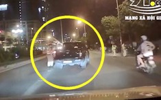 Video: Chạy vào làn BRT bị CSGT yêu cầu dừng xe, tài xế đánh lái cho xe bán tải "thông chốt"