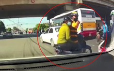 Video: Nghi vấn tài xế Be vượt đèn đỏ, chặn đầu xe ô tô và chỉ mặt "dạy đời"