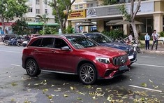 Lộ video vụ va chạm giữa xe BMW và Mercedes-Benz do nữ lái khiến cư dân mạng tranh cãi gay gắt