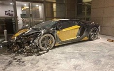 Đại gia đau xót khi siêu xe Lamborghini Aventador 'hoá vàng" lúc 3 giờ sáng